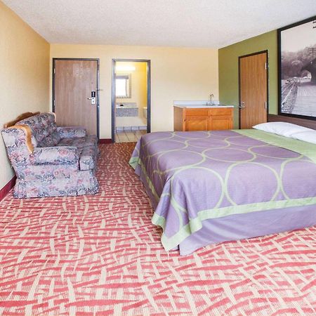 Super 8 by Wyndham Van Buren/Ft. Smith Area Exterior foto