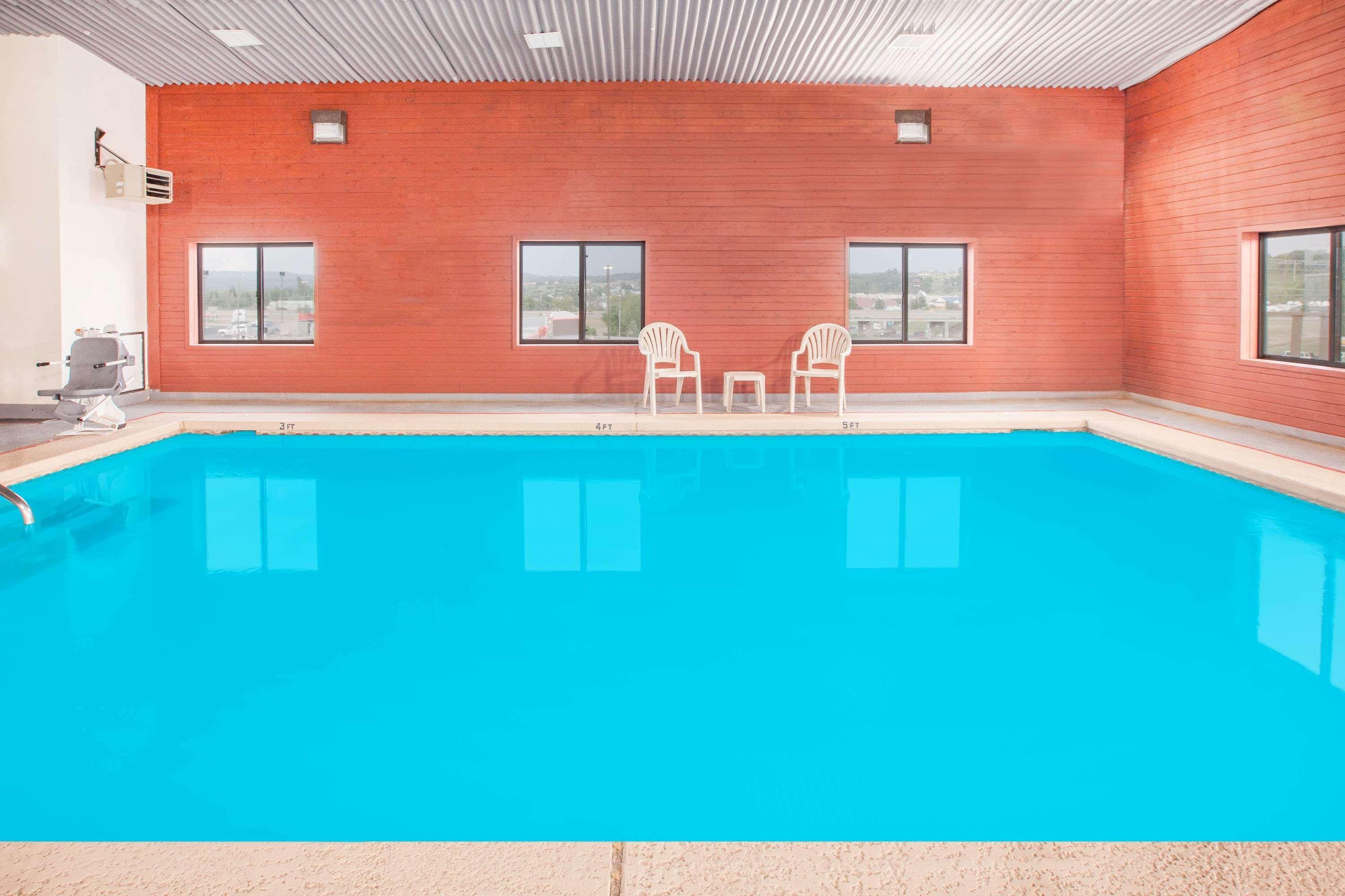 Super 8 by Wyndham Van Buren/Ft. Smith Area Exterior foto