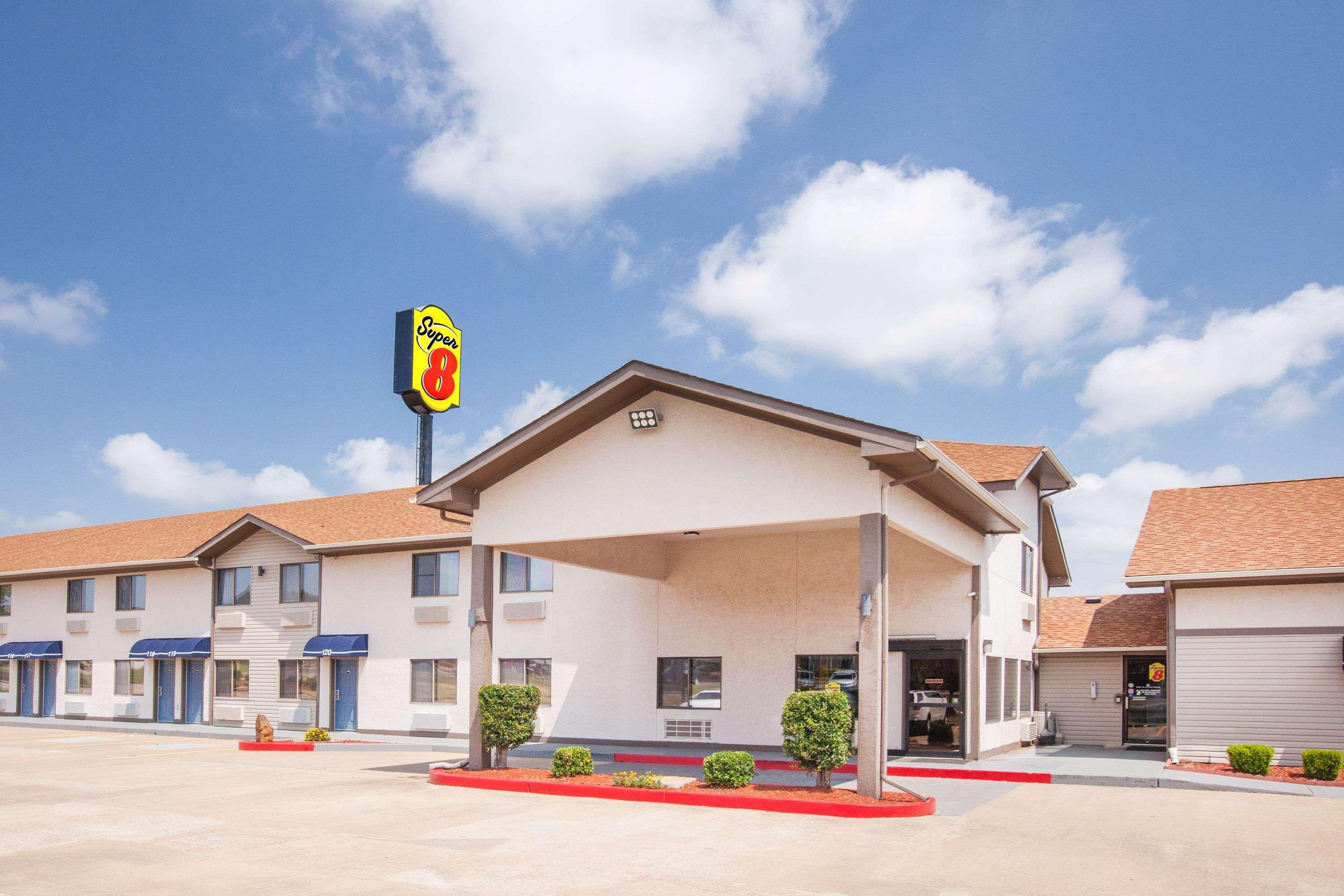 Super 8 by Wyndham Van Buren/Ft. Smith Area Exterior foto