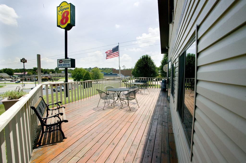 Super 8 by Wyndham Van Buren/Ft. Smith Area Exterior foto