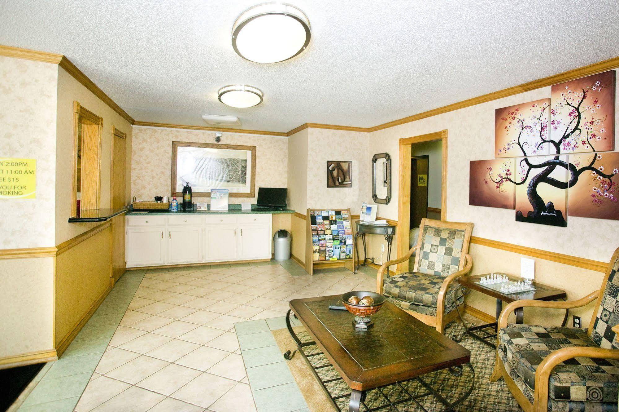 Super 8 by Wyndham Van Buren/Ft. Smith Area Exterior foto