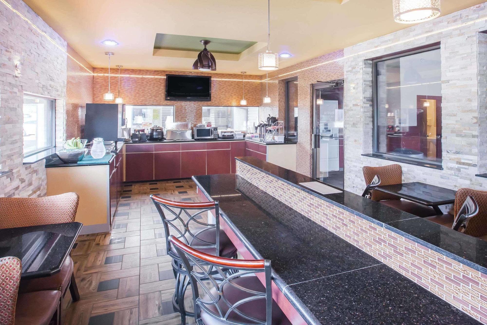 Super 8 by Wyndham Van Buren/Ft. Smith Area Exterior foto